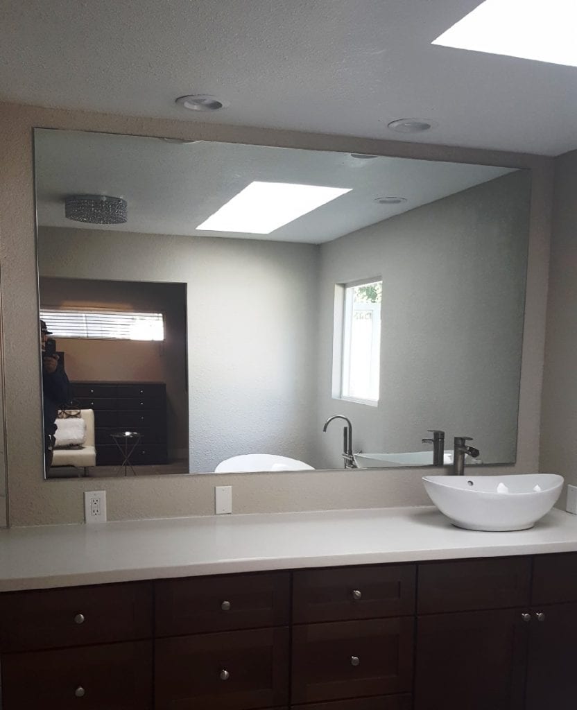 Well portioned mirror and basin sink - bathroom