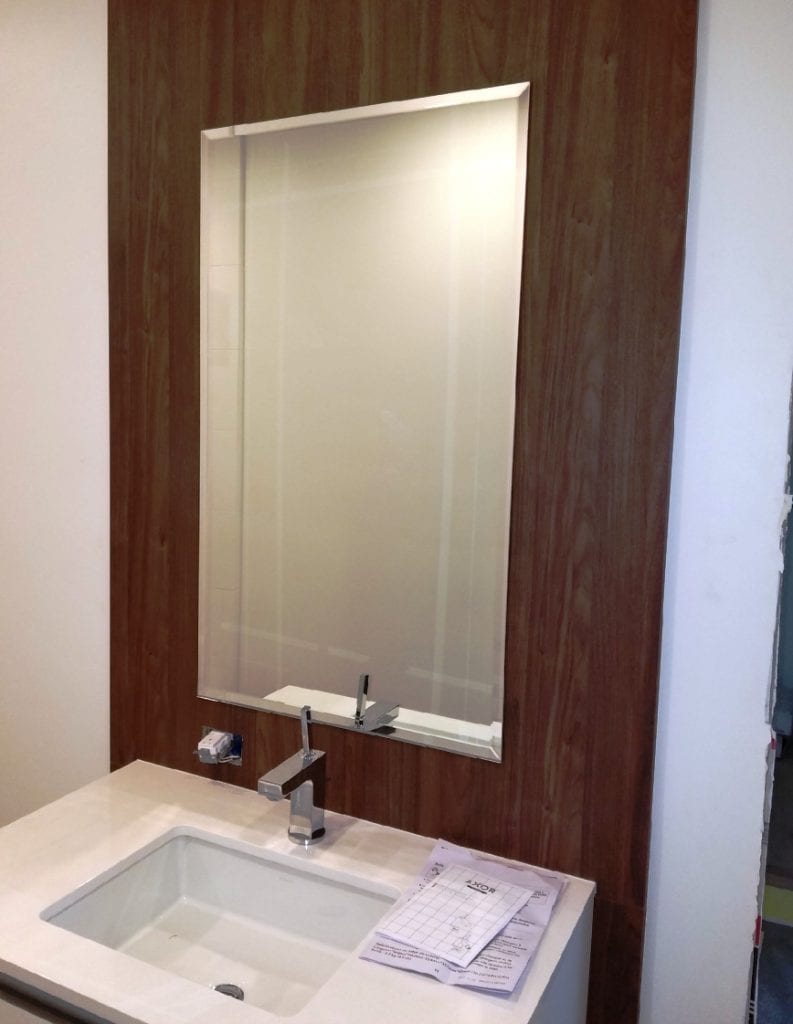 Single beveled mirror over square sink